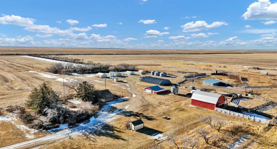 22222 Range Road 20, Bindloss, Alberta T0J0H0, 5 Bedrooms Bedrooms, ,1 BathroomBathrooms,Agri-business,For Sale,Range Road 20,A2285942