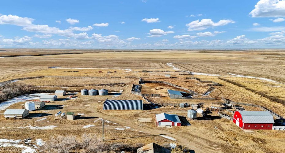22222 Range Road 20, Bindloss, Alberta T0J0H0, 5 Bedrooms Bedrooms, ,1 BathroomBathrooms,Agri-business,For Sale,Range Road 20,A2285942