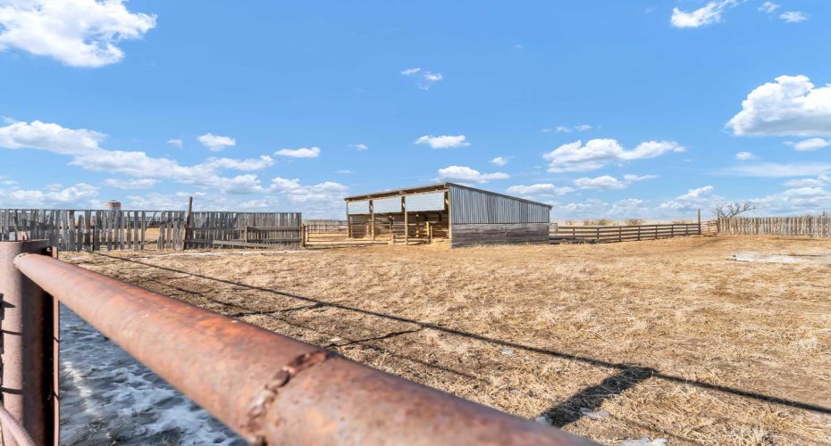 22222 Range Road 20, Bindloss, Alberta T0J0H0, 5 Bedrooms Bedrooms, ,1 BathroomBathrooms,Agri-business,For Sale,Range Road 20,A2285942