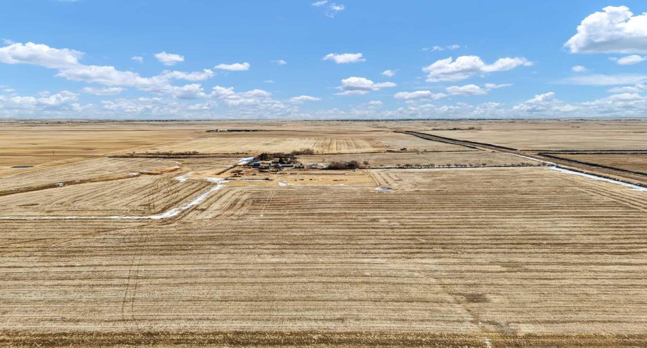 22222 Range Road 20, Bindloss, Alberta T0J0H0, 5 Bedrooms Bedrooms, ,1 BathroomBathrooms,Agri-business,For Sale,Range Road 20,A2285942