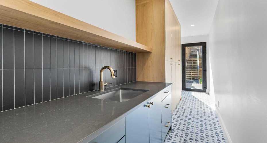 2011 28 Avenue, Calgary, Alberta T2T 1K4, 4 Bedrooms Bedrooms, ,5 BathroomsBathrooms,Residential,For Sale,28,A2286000