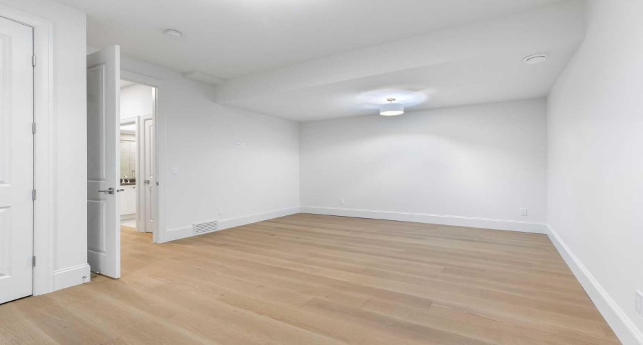 2011 28 Avenue, Calgary, Alberta T2T 1K4, 4 Bedrooms Bedrooms, ,5 BathroomsBathrooms,Residential,For Sale,28,A2286000