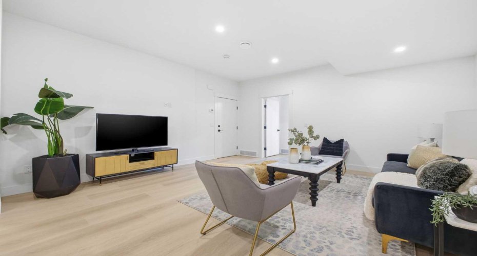 1427 26A Street, Calgary, Alberta T3C 1K9, 5 Bedrooms Bedrooms, ,4 BathroomsBathrooms,Residential,For Sale,26A,A2286048