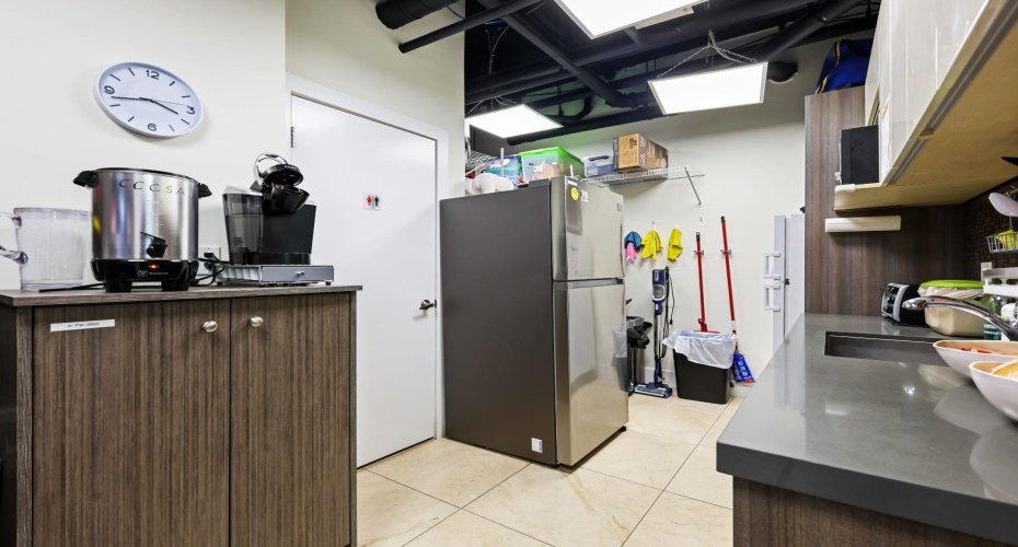 1406 Centre Street, Calgary, Alberta T2E 2Z9, ,Commercial,For Sale,Centre,A2278065