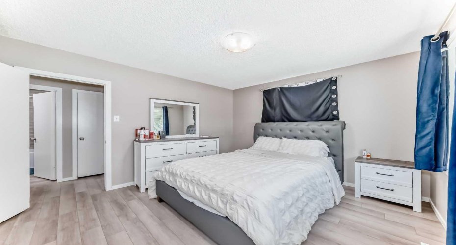 627 Fortalice Crescent, Calgary, Alberta T2A2C8, 4 Bedroom Bedrooms, 0 ,2 BathroomBathrooms,Residential,For Sale,Fortalice,0,A2286433