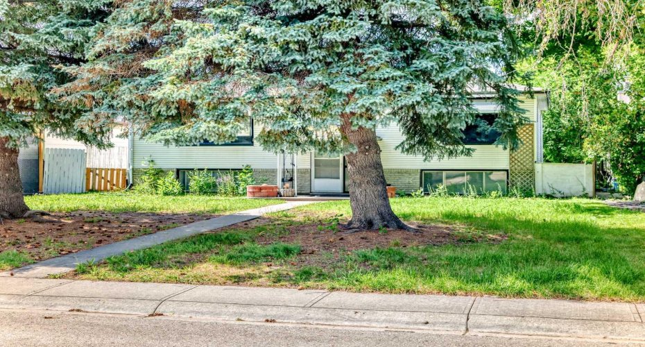 627 Fortalice Crescent, Calgary, Alberta T2A2C8, 4 Bedroom Bedrooms, 0 ,2 BathroomBathrooms,Residential,For Sale,Fortalice,0,A2286433