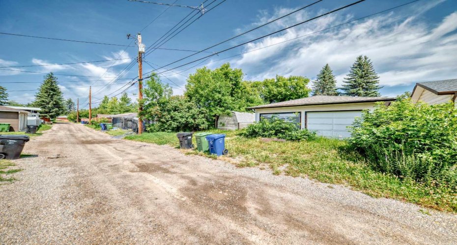 627 Fortalice Crescent, Calgary, Alberta T2A2C8, 4 Bedroom Bedrooms, 0 ,2 BathroomBathrooms,Residential,For Sale,Fortalice,0,A2286433