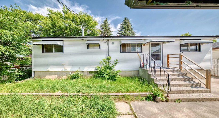 627 Fortalice Crescent, Calgary, Alberta T2A2C8, 4 Bedroom Bedrooms, 0 ,2 BathroomBathrooms,Residential,For Sale,Fortalice,0,A2286433