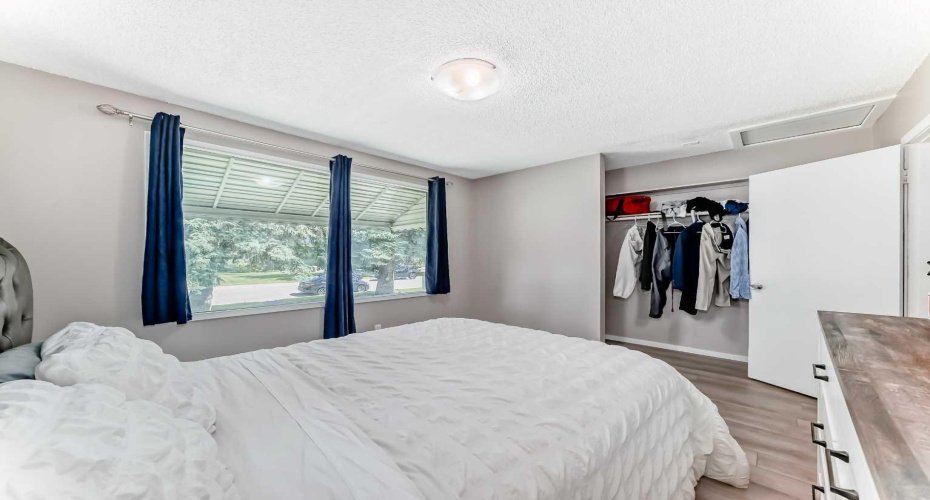 627 Fortalice Crescent, Calgary, Alberta T2A2C8, 4 Bedroom Bedrooms, 0 ,2 BathroomBathrooms,Residential,For Sale,Fortalice,0,A2286433