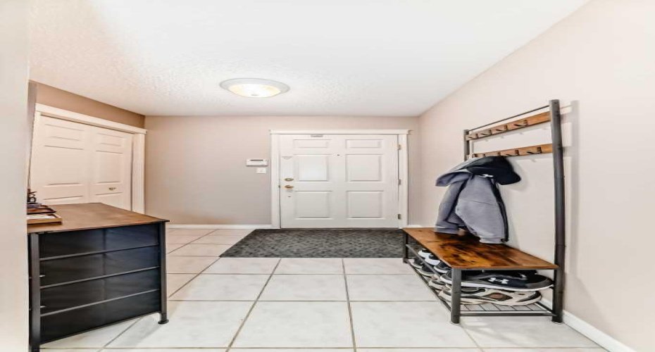 6800 Hunterview Drive, Calgary, Alberta T2K 6K5, 2 Bedrooms Bedrooms, ,2 BathroomsBathrooms,Residential,For Sale,Hunterview,A2286212