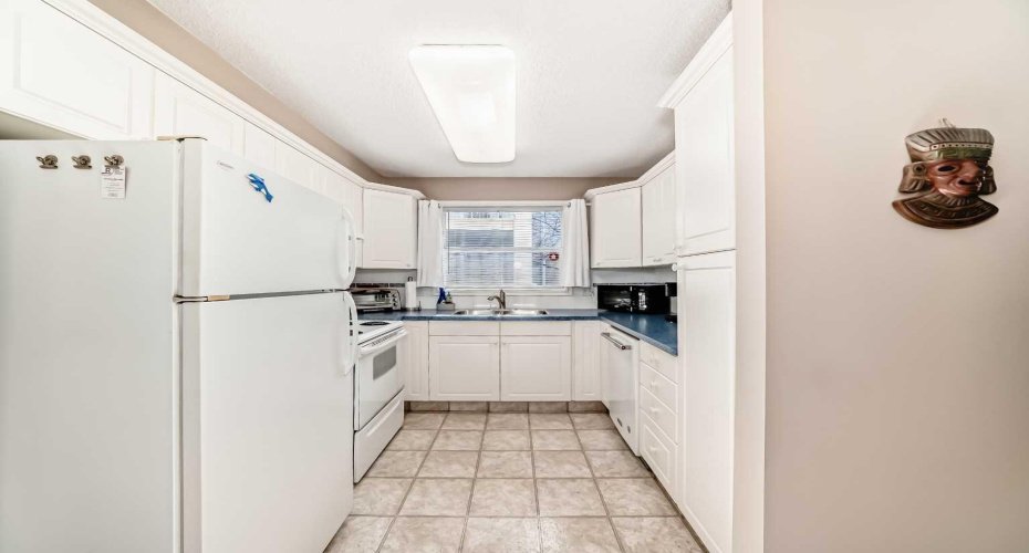 6800 Hunterview Drive, Calgary, Alberta T2K 6K5, 2 Bedrooms Bedrooms, ,2 BathroomsBathrooms,Residential,For Sale,Hunterview,A2286212