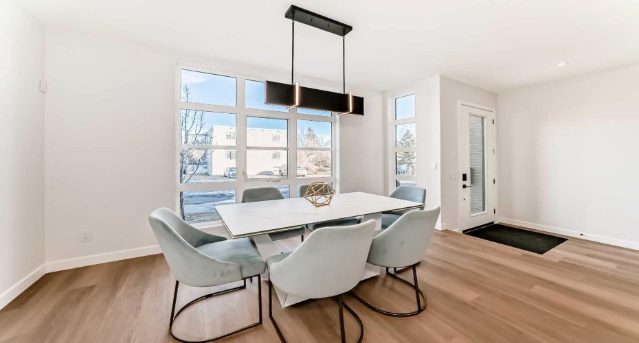 1607 37 Avenue, Calgary, Alberta T2T2h2, 3 Bedrooms Bedrooms, ,4 BathroomsBathrooms,Residential,For Sale,37,A2286214