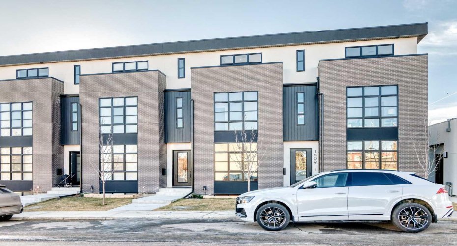 1607 37 Avenue, Calgary, Alberta T2T2h2, 3 Bedrooms Bedrooms, ,4 BathroomsBathrooms,Residential,For Sale,37,A2286214