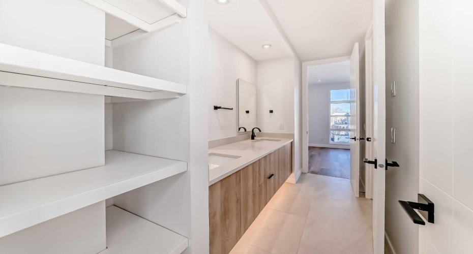 1607 37 Avenue, Calgary, Alberta T2T2h2, 3 Bedrooms Bedrooms, ,4 BathroomsBathrooms,Residential,For Sale,37,A2286214