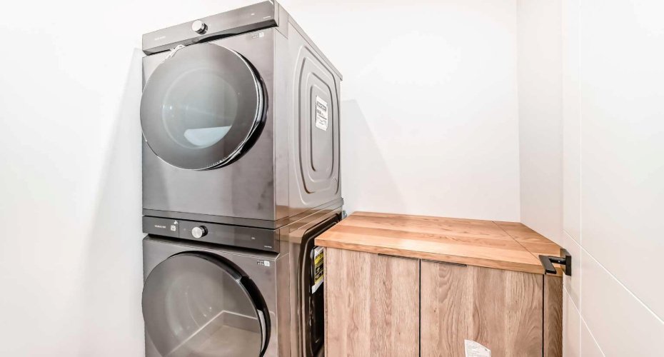 1607 37 Avenue, Calgary, Alberta T2T2h2, 3 Bedrooms Bedrooms, ,4 BathroomsBathrooms,Residential,For Sale,37,A2286214