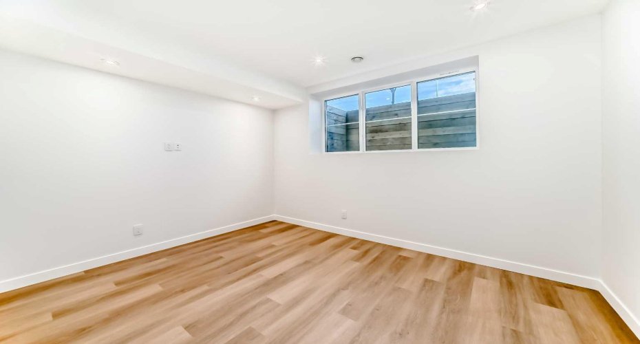 1607 37 Avenue, Calgary, Alberta T2T2h2, 3 Bedrooms Bedrooms, ,4 BathroomsBathrooms,Residential,For Sale,37,A2286214