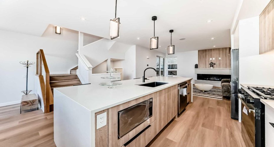 1607 37 Avenue, Calgary, Alberta T2T2h2, 3 Bedrooms Bedrooms, ,4 BathroomsBathrooms,Residential,For Sale,37,A2286214