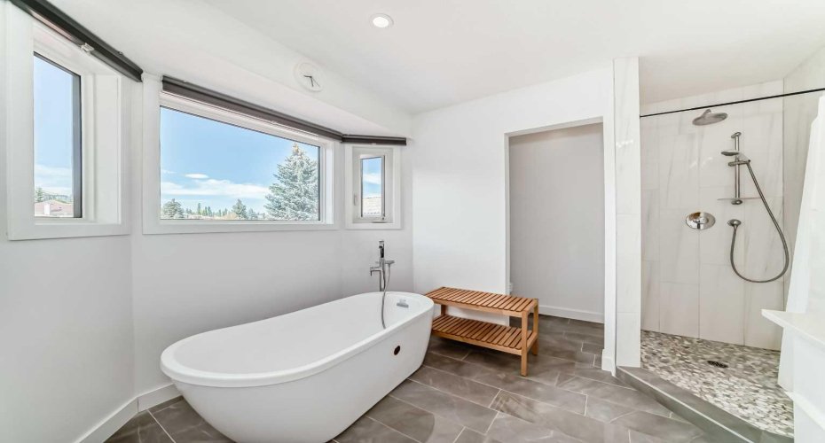 7 Signature Mews, Calgary, Alberta T3H 2V6, 5 Bedrooms Bedrooms, ,4 BathroomsBathrooms,Residential,For Sale,Signature,A2286465