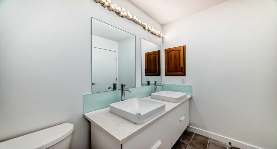 7 Signature Mews, Calgary, Alberta T3H 2V6, 5 Bedrooms Bedrooms, ,4 BathroomsBathrooms,Residential,For Sale,Signature,A2286465