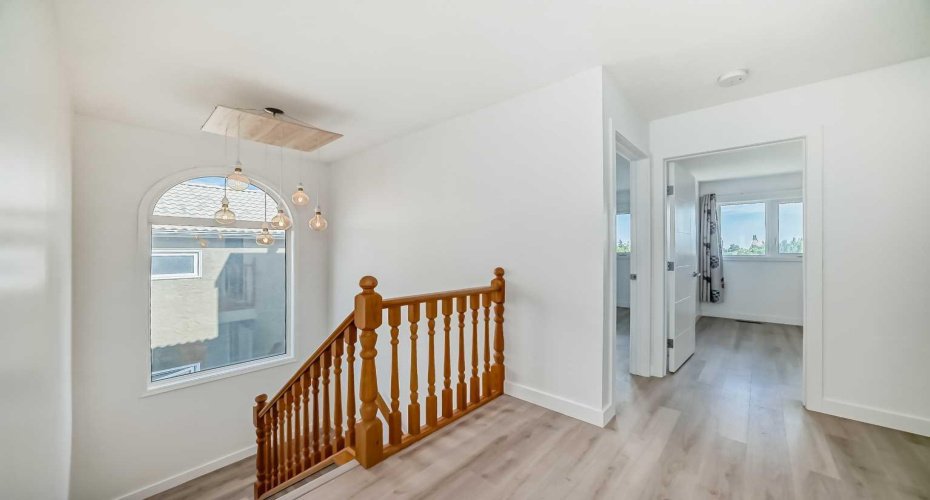 7 Signature Mews, Calgary, Alberta T3H 2V6, 5 Bedrooms Bedrooms, ,4 BathroomsBathrooms,Residential,For Sale,Signature,A2286465