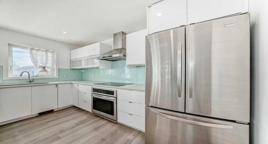 7 Signature Mews, Calgary, Alberta T3H 2V6, 5 Bedrooms Bedrooms, ,4 BathroomsBathrooms,Residential,For Sale,Signature,A2286465