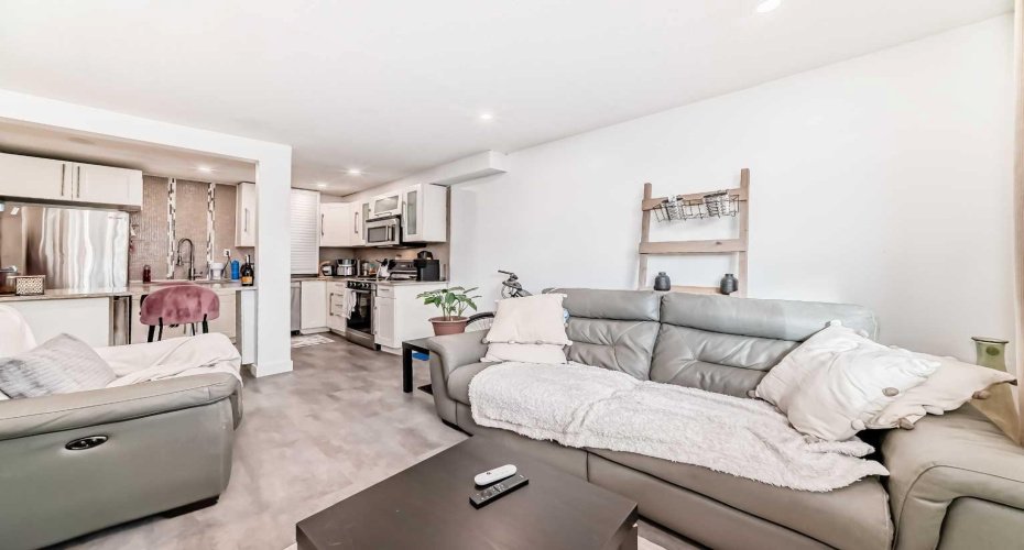 1817 16 Street, Calgary, Alberta T2T 4E3, 1 Bedroom Bedrooms, ,1 BathroomBathrooms,Residential,For Sale,16,A2286283