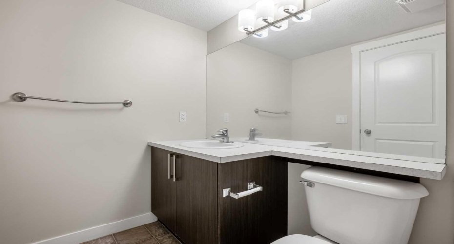 300 Marina Drive, Chestermere, Alberta T1X 0P6, 2 Bedrooms Bedrooms, ,1 BathroomBathrooms,Residential,For Sale,Marina,A2286522