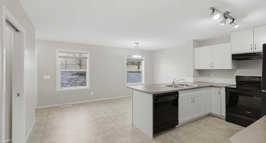 105 Drake Landing Common, Okotoks, Alberta T1S 0C9, 3 Bedrooms Bedrooms, ,2 BathroomsBathrooms,Residential,For Sale,Drake Landing,A2279864