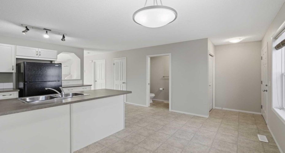 105 Drake Landing Common, Okotoks, Alberta T1S 0C9, 3 Bedrooms Bedrooms, ,2 BathroomsBathrooms,Residential,For Sale,Drake Landing,A2279864