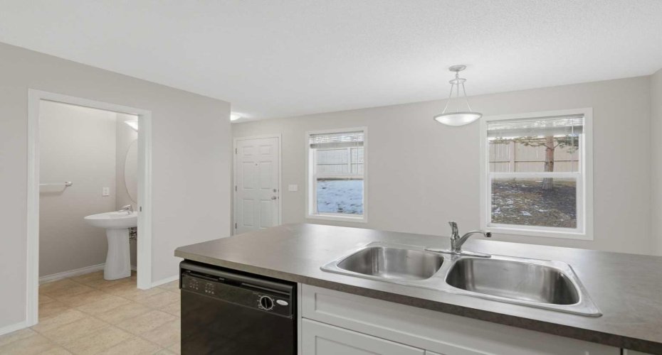 105 Drake Landing Common, Okotoks, Alberta T1S 0C9, 3 Bedrooms Bedrooms, ,2 BathroomsBathrooms,Residential,For Sale,Drake Landing,A2279864