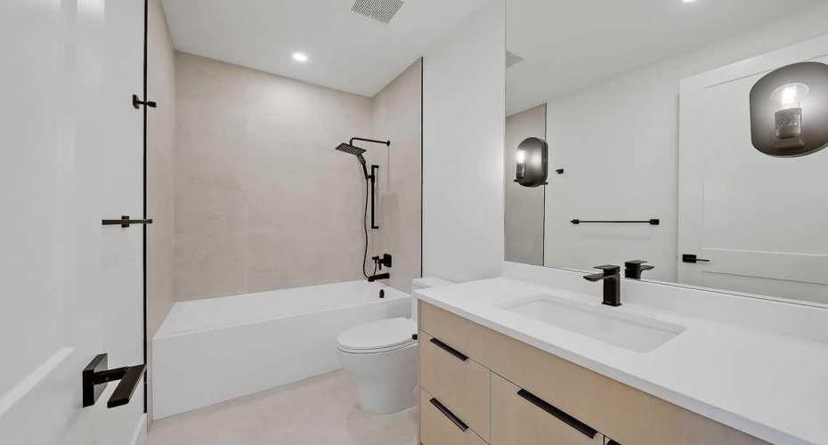 2216 35 Street, Calgary, Alberta T3E 2X8, 5 Bedroom Bedrooms, 0 ,4 BathroomBathrooms,Residential,For Sale,35,0,A2286277