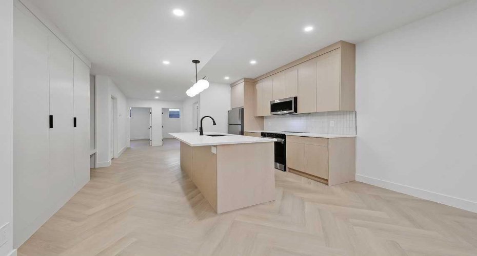 2216 35 Street, Calgary, Alberta T3E 2X8, 5 Bedroom Bedrooms, 0 ,4 BathroomBathrooms,Residential,For Sale,35,0,A2286277