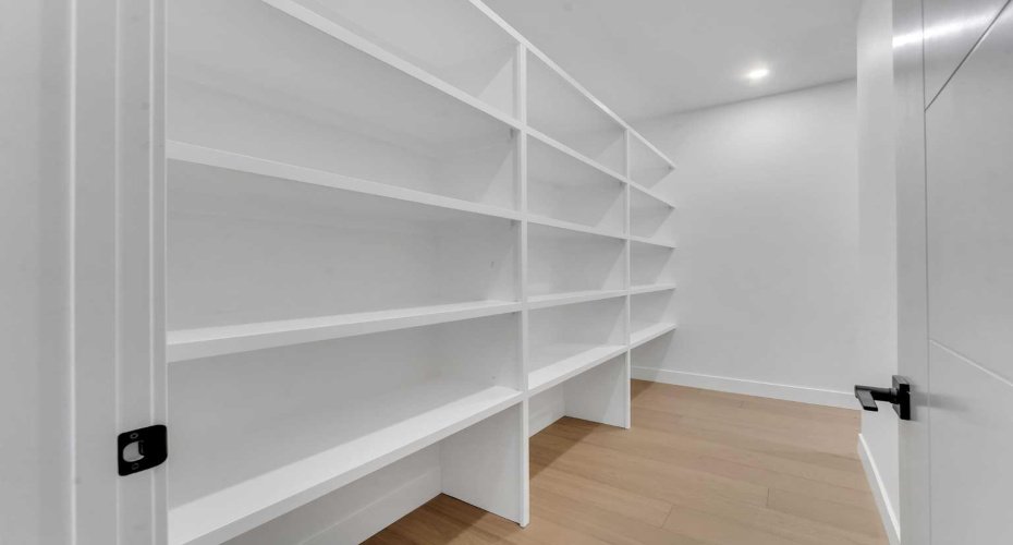 139 South Shore Road, Chestermere, Alberta T1X 3G2, 7 Bedrooms Bedrooms, ,7 BathroomsBathrooms,Residential,For Sale,South Shore,A2286744