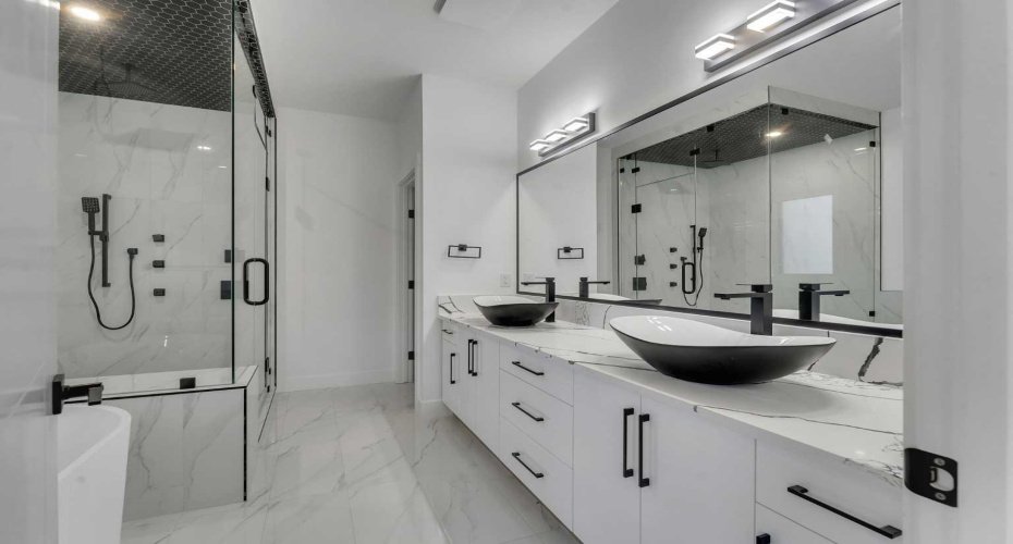 139 South Shore Road, Chestermere, Alberta T1X 3G2, 7 Bedrooms Bedrooms, ,7 BathroomsBathrooms,Residential,For Sale,South Shore,A2286744