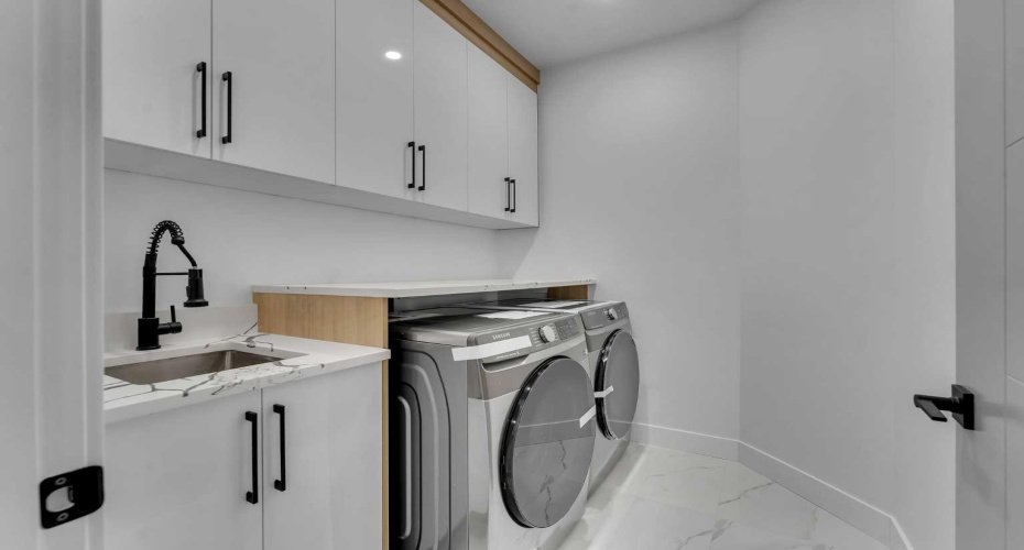 139 South Shore Road, Chestermere, Alberta T1X 3G2, 7 Bedrooms Bedrooms, ,7 BathroomsBathrooms,Residential,For Sale,South Shore,A2286744