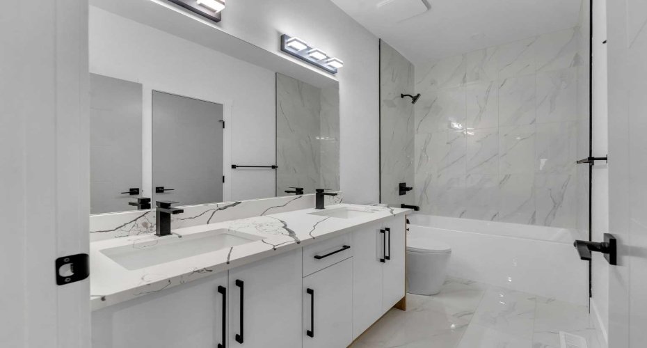 139 South Shore Road, Chestermere, Alberta T1X 3G2, 7 Bedrooms Bedrooms, ,7 BathroomsBathrooms,Residential,For Sale,South Shore,A2286744