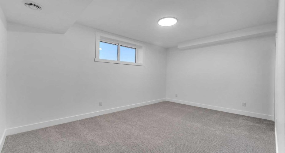 139 South Shore Road, Chestermere, Alberta T1X 3G2, 7 Bedrooms Bedrooms, ,7 BathroomsBathrooms,Residential,For Sale,South Shore,A2286744