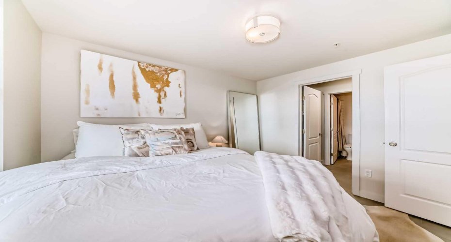 303 13 Avenue, Calgary, Alberta T2R0Y9, 2 Bedroom Bedrooms, 0 ,2 BathroomBathrooms,Residential,For Sale,13,0,A2285694
