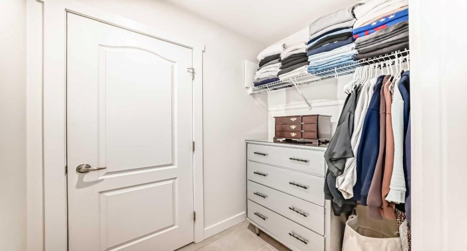 303 13 Avenue, Calgary, Alberta T2R0Y9, 2 Bedroom Bedrooms, 0 ,2 BathroomBathrooms,Residential,For Sale,13,0,A2285694
