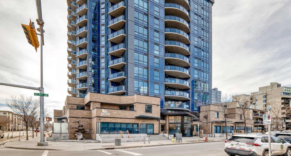 303 13 Avenue, Calgary, Alberta T2R0Y9, 2 Bedroom Bedrooms, 0 ,2 BathroomBathrooms,Residential,For Sale,13,0,A2285694