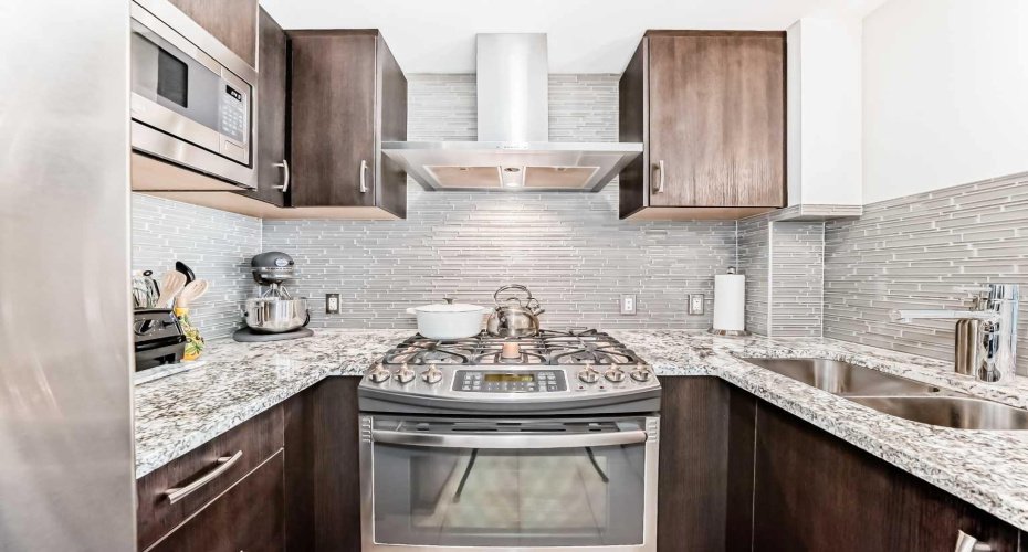303 13 Avenue, Calgary, Alberta T2R0Y9, 2 Bedroom Bedrooms, 0 ,2 BathroomBathrooms,Residential,For Sale,13,0,A2285694