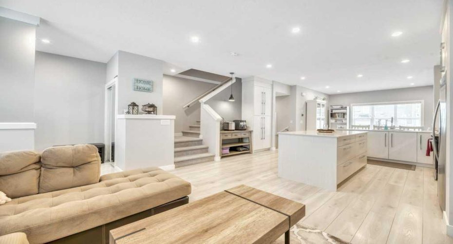 448 West Lakeview Drive, Chestermere, Alberta T1X 2A4, 3 Bedrooms Bedrooms, ,3 BathroomsBathrooms,Residential,For Sale,West Lakeview,A2287355