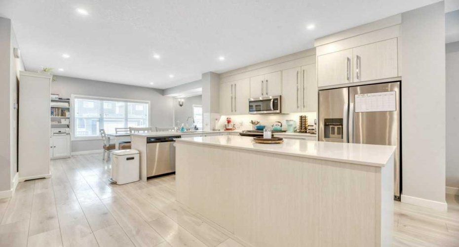 448 West Lakeview Drive, Chestermere, Alberta T1X 2A4, 3 Bedrooms Bedrooms, ,3 BathroomsBathrooms,Residential,For Sale,West Lakeview,A2287355