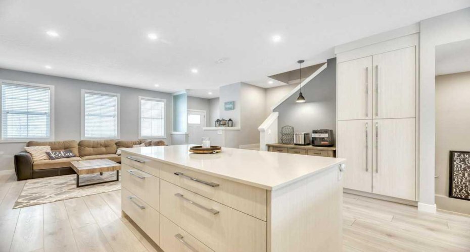 448 West Lakeview Drive, Chestermere, Alberta T1X 2A4, 3 Bedrooms Bedrooms, ,3 BathroomsBathrooms,Residential,For Sale,West Lakeview,A2287355