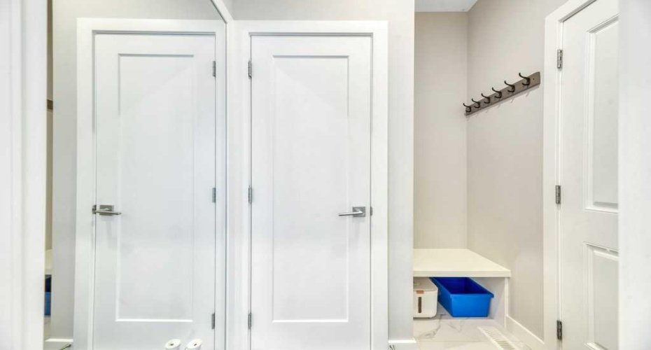 448 West Lakeview Drive, Chestermere, Alberta T1X 2A4, 3 Bedrooms Bedrooms, ,3 BathroomsBathrooms,Residential,For Sale,West Lakeview,A2287355