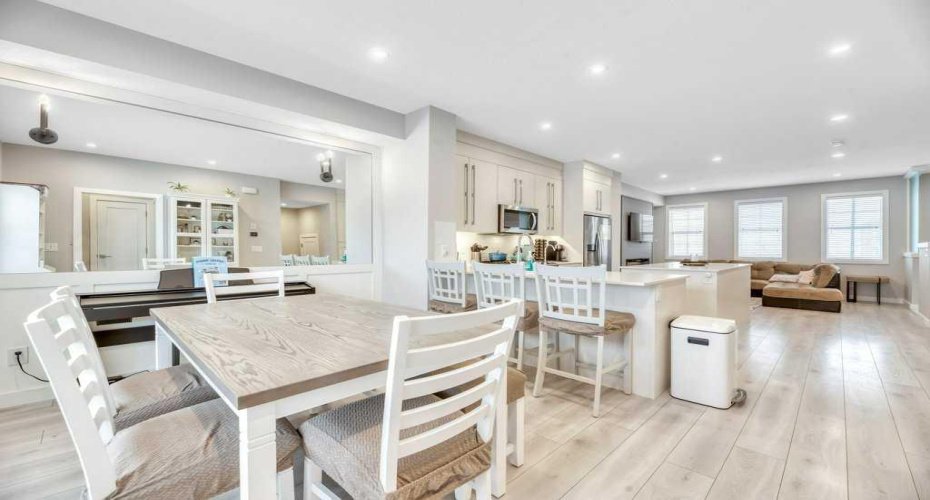 448 West Lakeview Drive, Chestermere, Alberta T1X 2A4, 3 Bedrooms Bedrooms, ,3 BathroomsBathrooms,Residential,For Sale,West Lakeview,A2287355