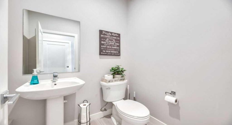 448 West Lakeview Drive, Chestermere, Alberta T1X 2A4, 3 Bedrooms Bedrooms, ,3 BathroomsBathrooms,Residential,For Sale,West Lakeview,A2287355