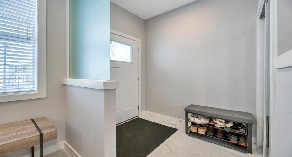 448 West Lakeview Drive, Chestermere, Alberta T1X 2A4, 3 Bedrooms Bedrooms, ,3 BathroomsBathrooms,Residential,For Sale,West Lakeview,A2287355