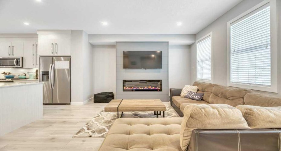 448 West Lakeview Drive, Chestermere, Alberta T1X 2A4, 3 Bedrooms Bedrooms, ,3 BathroomsBathrooms,Residential,For Sale,West Lakeview,A2287355