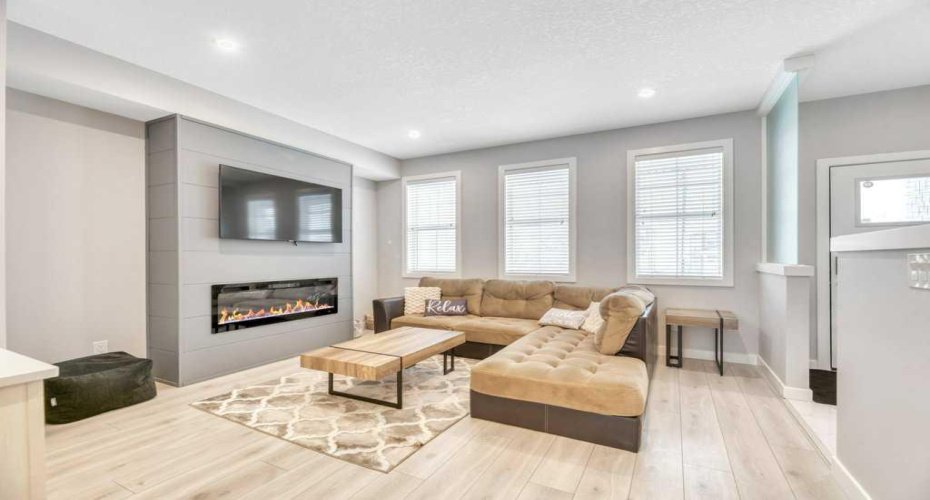 448 West Lakeview Drive, Chestermere, Alberta T1X 2A4, 3 Bedrooms Bedrooms, ,3 BathroomsBathrooms,Residential,For Sale,West Lakeview,A2287355